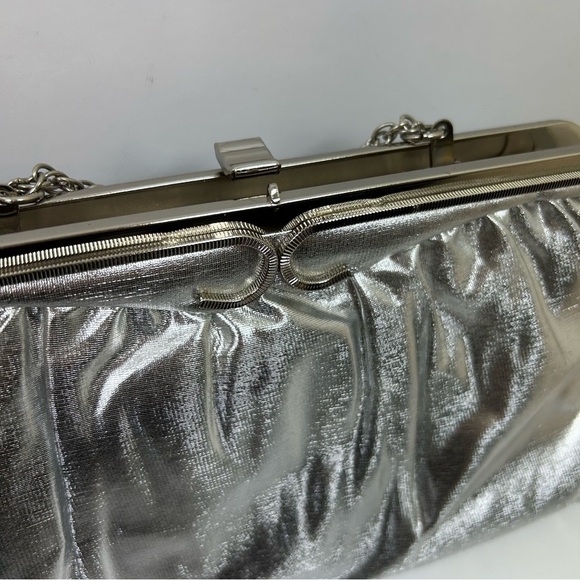Vintage Silver shiny evening bag clutch or chain handle - Picture 11 of 12